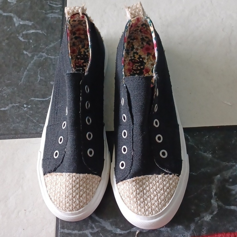 Gypsy Jazz Slip On Sneakers in Cream Tweet & Black Like New, Sz 8